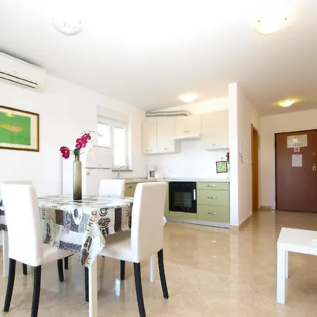 Apartment Fuer 4 Personen Ca 54 Qm In Fazana-surida, Istrien Istrische Riviera Valbandon