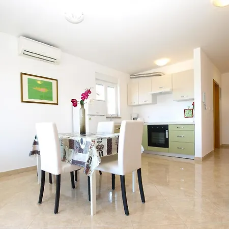Apartment Fuer 4 Personen Ca 54 Qm In Fazana-surida, Istrien Istrische Riviera *